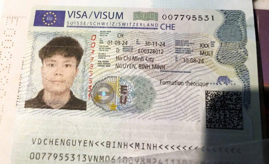 Vinahure chúc mừng học sinh Nguyễn Bình Binh xuất sắc đạt visa du học Thụy Sĩ